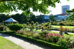 The adjacent park, Planten un Blomen, with the CCH and Radisson Blu Hotel in the background
